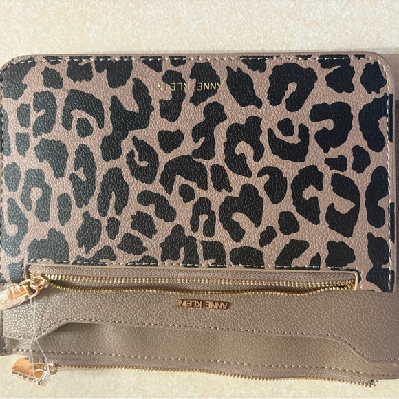 Anne Klein 2pc Taupe & Leopard print Wristlet with Gold Zipper - Picture 6 of 10